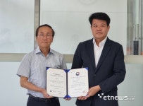 강원중기청, 세원상사에 글로벌 강소기업 1000+ 지정서 전달