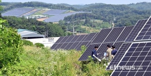 장마 앞두고 산지 태양광 발전 시설 점검