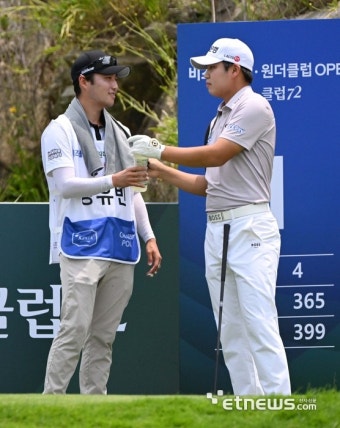 [비즈플레이·원더클럽 오픈] 캐디와 대화하는 장유빈