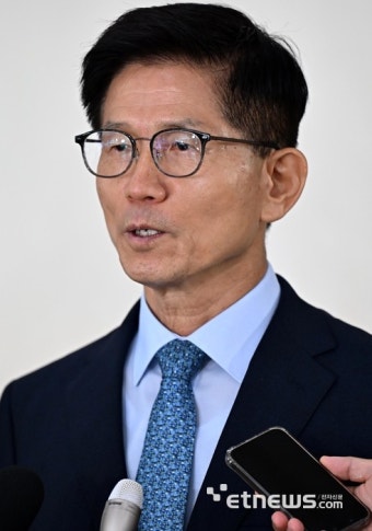 김문수, 고용노동부 장관 후보 인사청문회 진행 중 노동 부장관 자격 부적합 논란 확산
