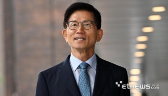 첫 출근하는 김문수 고용노동부 장관 후보자
