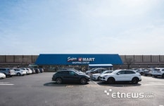 쓰임, 스마일 와글와글 소주잔 美 H-Mart 입점···“K소주잔으로 간택!”