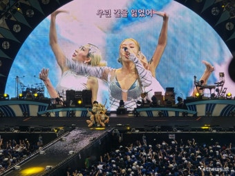 화사, 2년 연속 '싸이흠뻑쇼' 게스트 활약…'도도매혹 솔로→에너제틱 마마무'