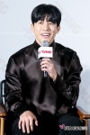 [ET포토] 김무열, 화기애애