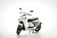 [2024 영광 e-모빌리티 엑스포] KR모터스, 삼륜전기차 이스코 트리·전기이륜차 이루션 전시