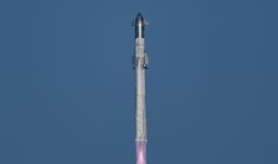 스페이스X, 화성우주선 스타십 6번째 시험비행 발사 성공… 트럼프도 참관