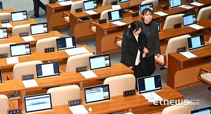 김예지 의원, 탄핵 찬성에 대한 악의적인 문자폭탄에도 국민을 위해 투표