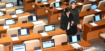 김예지 의원, 탄핵 찬성에 대한 악의적인 문자폭탄에도 국민을 위해 투표