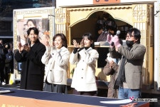 [ET포토] 영화 대가족, 예비 관객들과 함께 하는 시간