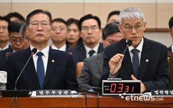 답변하는 천대엽 법원행정처장