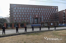 “코로나19, 자연발생 아냐...실험실서 유출”