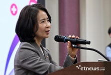 개회사하는 최수진 의원