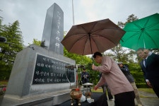 [대선 D-24]이재명, 다부동 전투 충혼비 참배…중도·보수 공략