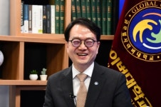 [에듀플러스]<칼럼]>귀를 열면 길이 보인다: 경청과 소통