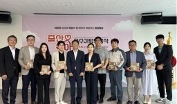 충남경제진흥원, 출산·육아 친화 기업 8곳에 우수기업 인증패 수여