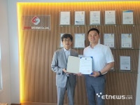 강원중기청, 휴먼시스템즈 이노비즈 확인서 전달