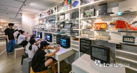 [포토] 시원한 이색 관광지에서 게임 한 판