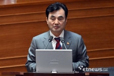[포토] 답변하는 안규백 국방장관