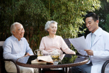 요양병원서 보험 판매 길 열린다…생명보험·실버산업, 시너지 본격화