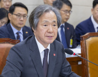 [2025 국정감사]정기석 건보공단 이사장, 개인정보 유출·중국인 건보 통계 오류에 사과
