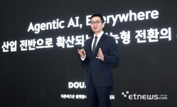 [포토] 송호철 더존비즈온 플랫폼사업부문 대표, Agentic AI, Everywhere : 산업 전반으로 확산되는 지능형 전환의 시작