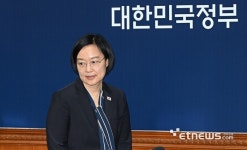 [포토] 국무회의 주재하는 한성숙