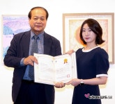 [ET포토] 이윤주, 한국화 부문 대상 수상