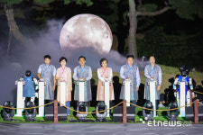 수원시, 국가유산 야행 개막…화성행궁·팔달문까지 무대 확대