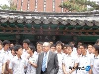 토플러, 청소년들이여! 근육보다 머리를 써라