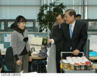사장이 직원들에게 커피 배달…포스데이타, 이색 시무식