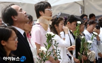 [포토]침통한 표정의 시민들