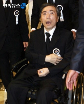 [포토]수척한 모습의 장남 김홍일