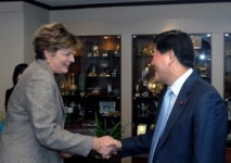 [포토]최경환 장관, 주한 미 대사 접견