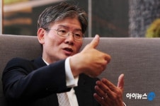스마트폰 촬영은 재미, 카메라 사진은 기록