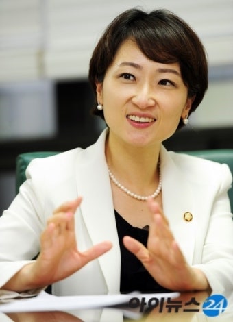 이언주, 법무부 장관의 검찰총장 지휘·감독권 제한 개정안 추진