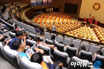[포토]텅 빈 본회의장, 여야 원구성 신경전