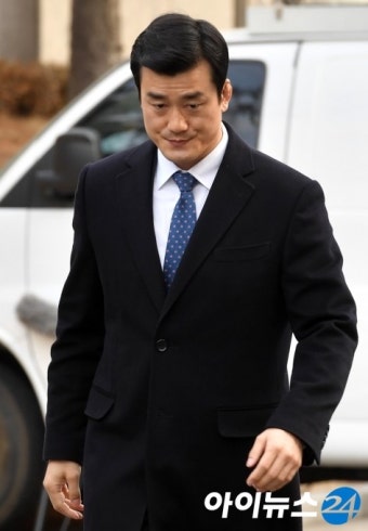 [포토]'최순실 휴대폰 닦던' 이영선의 미소