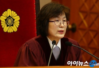 [포토]헌재 탄핵 인용, '헌정 사상 첫 대통령 파면'