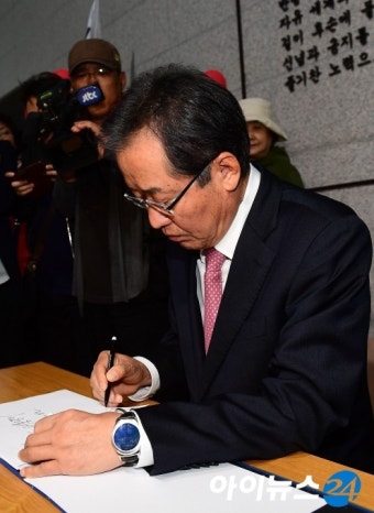 [포토]홍준표, 박정희 대통령 동상 광화문에 세우겠다