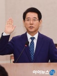 [포토]김영록 후보-이개호 직무대리, 농해수위에서 악수