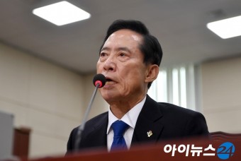 [포토]청문화 답변하는 송영무 국방장관 후보