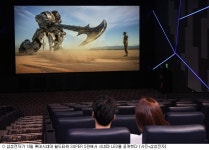 스스로 빛나는 극장 스크린, 삼성 시네마 LED 도입