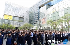 [포토]MBC 상암사옥 앞 흩날리는 언론노조 깃발
