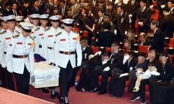 `헬기 순직장병` 울며 아빠 찾는 아이, 가족들 오열까지 `눈물의 영결식`
