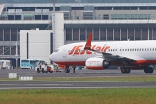 제주항공 여객기, 제주공항 착륙 직후 타이어 파손…인명피해 없어