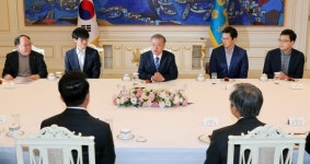 청와대 간 김범석 쿠팡 대표, 文과 무슨 말 오갔나