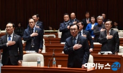 [포토]민주당 의총서 탄력근로제 확대 방안 논의