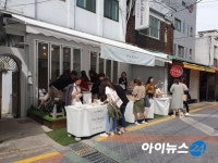 [샤로수길의 눈물㊥] 프랜차이즈 밀려오고, 임대료는 올라가고