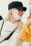 마마무 문별, 무(MOO) 안경 하나로 공항패션 완성