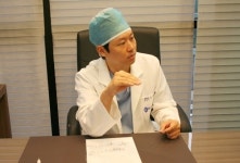 [칼럼] 가슴성형, 촉감·모양보다 안전 우선 고려해야